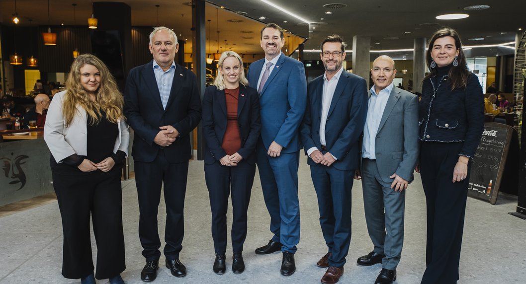 Besuch der Staatssekretärin Michaela Schmidt im Stadion Center 