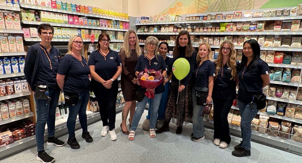 Team von DM mit Center Managerin Katharina Gfrerer